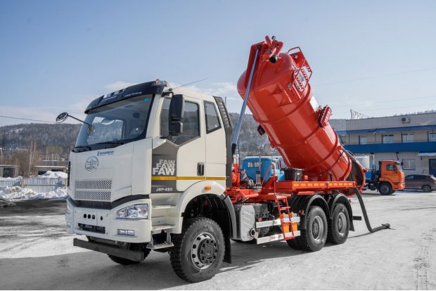 Автоцистерна вакуумная нефтепромысловая АКНС-10 НК FAW 3250 6Х6, КБ 3675 ДОПОГ