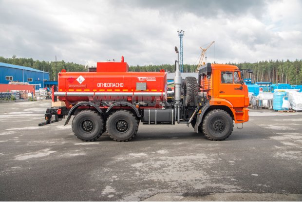 Автоцистерна АЦН-10 УСТ-5453 на шасси Камаз 43118-46
