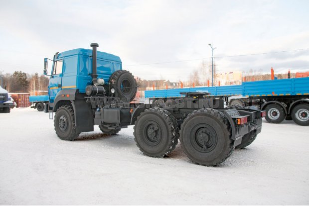 Седельный тягач УСТ 5453 Урал 5557-4512-82Е5