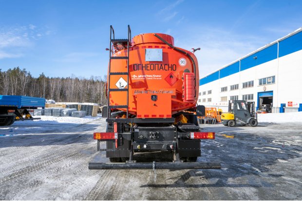 АТЗ-17-2 два отсека, УВТ-40, УСТ 5453, SHACMAN (ШАКМАН) SX32586V385 6х6, 315/80R22.5, КБ 4575 мм.