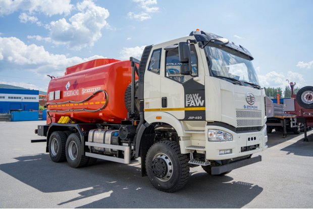 Автотопливозаправщик АТЗ 17-2Б УВТ-40 УСТ 5453 FAW 3250