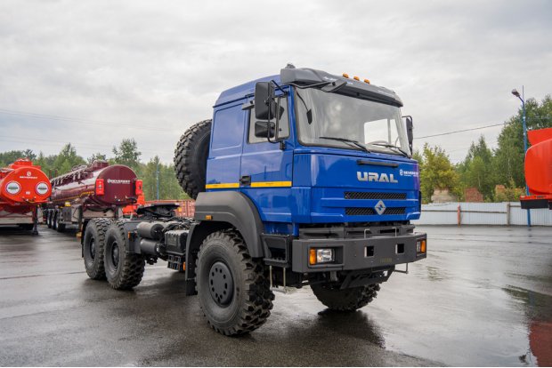 Седельный тягач Урал 63704-0111-01Е5