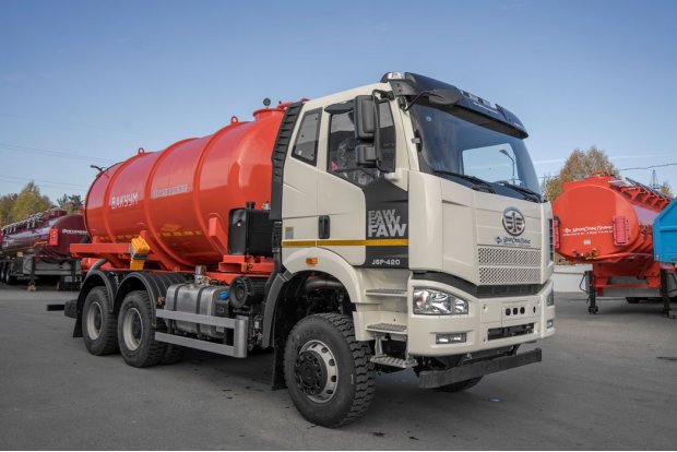 Автоцистерна вакуумная коммунальная МВ-16 КО УСТ 5453 FAW 3250 6Х6
