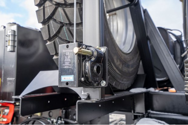 Лебедка запасного колеса