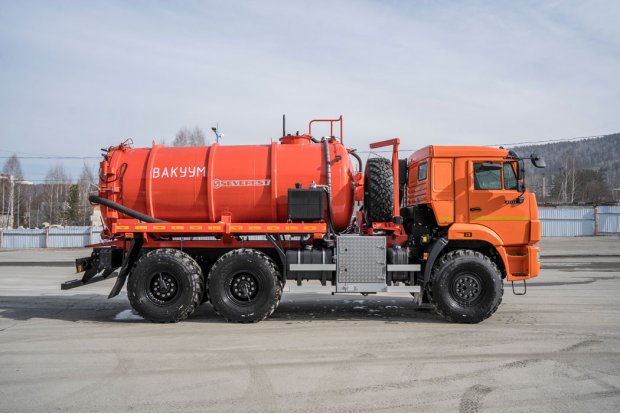 Автоцистерна вакуумная коммунальная МВ-9+1-ОД КО-510 бак для воды Камаз 43118-50 (илососная, два отсека)