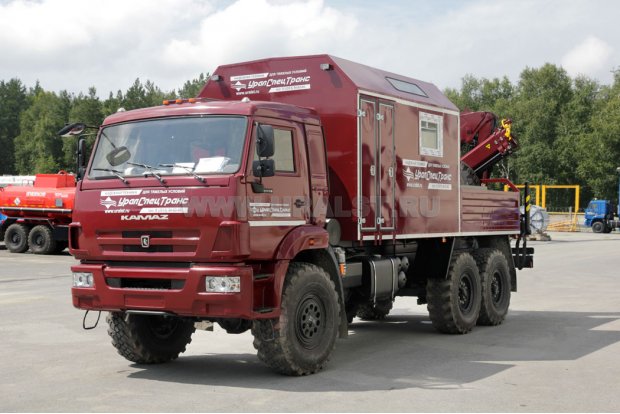 Передвижная авторемонтная мастерская (ПАРМ) на шасси Камаз 43118-46 с грузовой платформой и КМУ ИМ-95
