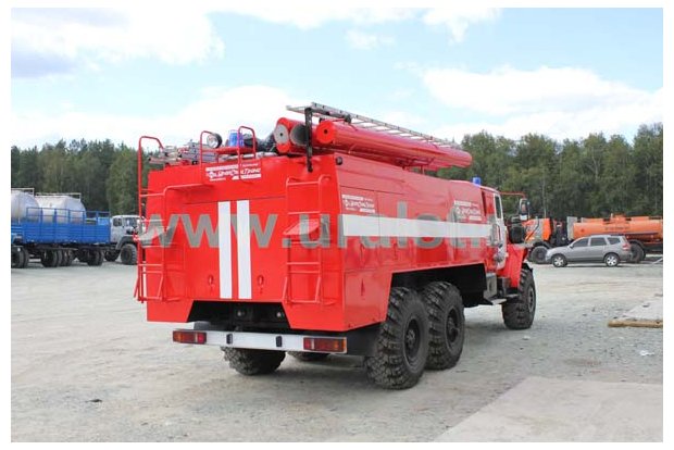 АЦ-8,0-40 Урал 4320 в кабине