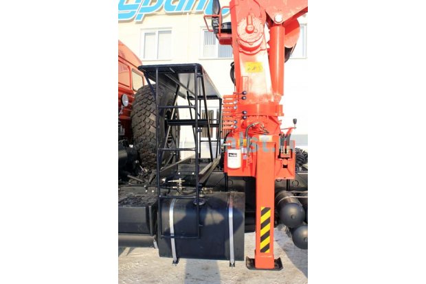 Седельный тягач с КМУ KS-1256G-II УСТ 5453 Камаз 53504-46 (44108)