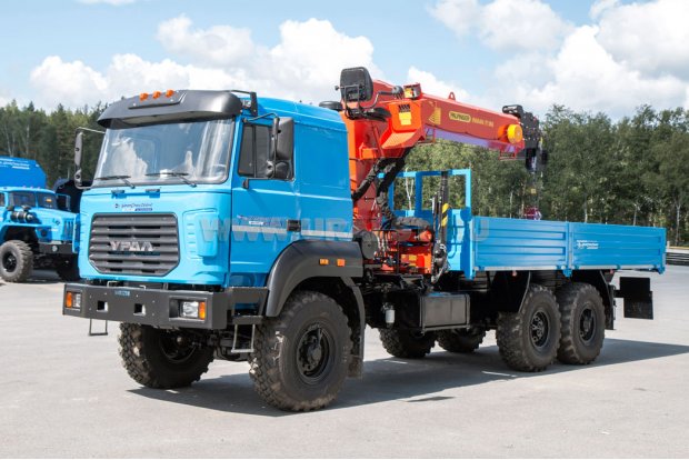 Автомобиль бортовой Урал 4320-82М с краном-манипулятором ИТ-180