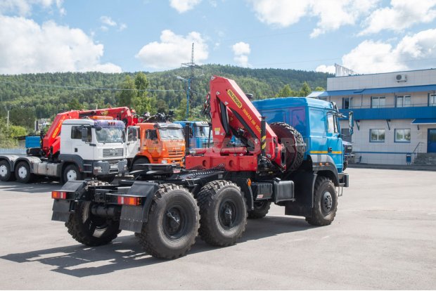 Седельный тягач с КМУ ИМ 150N УСТ 5453 Урал 44202-82Е5