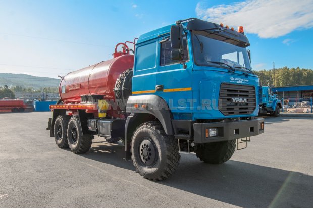Автоцистерна вакуумная АКН-10 КО УСТ 545317 Урал 5557-80Е5 сп.м. ревизионный люк