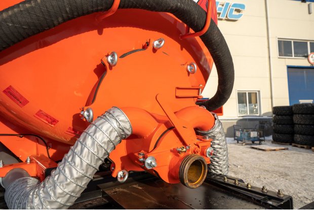 Приемный люк с обогревом отработавшими газами