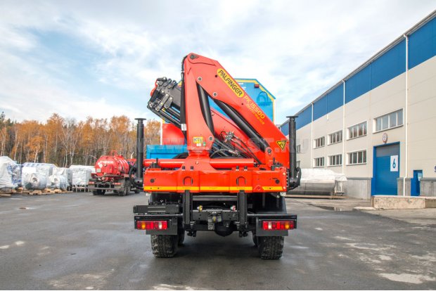 Передвижная авторемонтная мастерская (ПАРМ) на шасси Камаз 43118-46 с грузовой платформой и КМУ PK-15500C