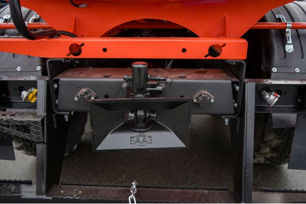 Заднее сцепное устройство