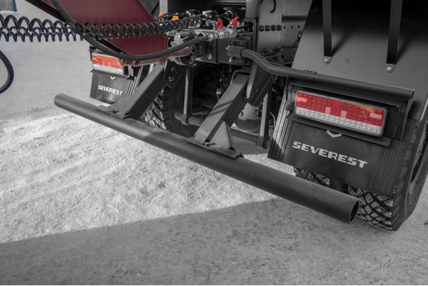 Заднее защитное устройство