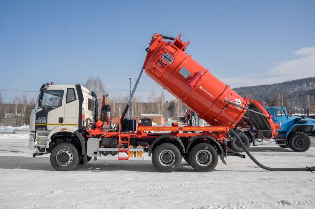 Автоцистерна вакуумная нефтепромысловая АКНС-10 НК FAW 3250 ДОПОГ