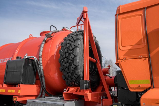 Укосина и запасное колесо