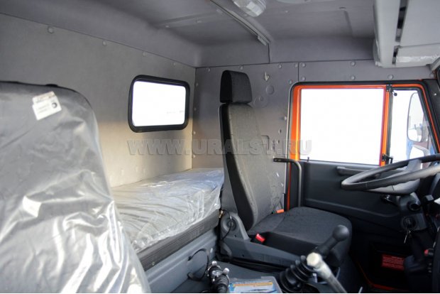 Седельный тягач с КМУ СФ-85С УСТ 5453 Камаз 44108-RF (CUMMINS 340, ZF)