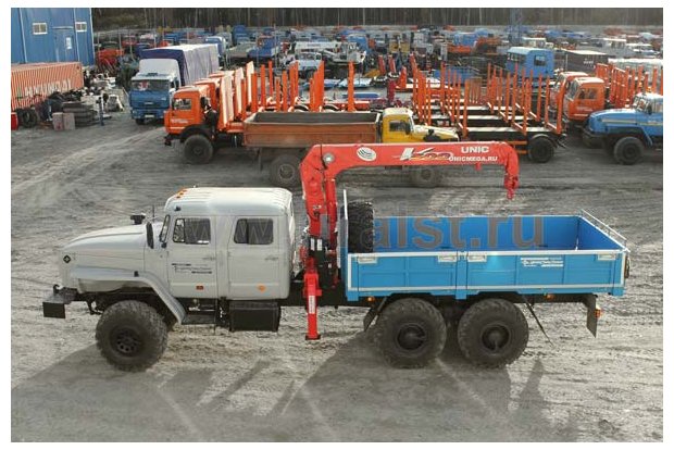 Бортовой Урал с КМУ UNIC-503