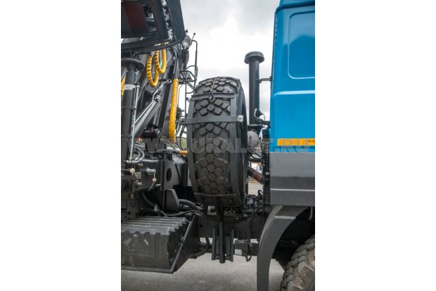 Лесовоз с манипулятором ОМТЛ-120-02 УСТ 5453 Урал М 44202-82Е5