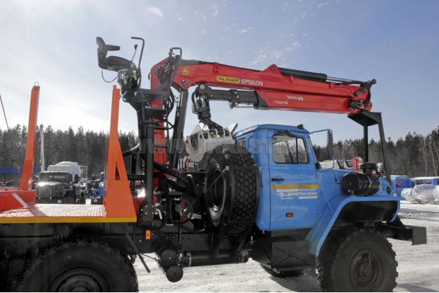 Лесовоз с манипулятором Epsilon M100L97 УСТ 5453 Урал М 5557-60Е5