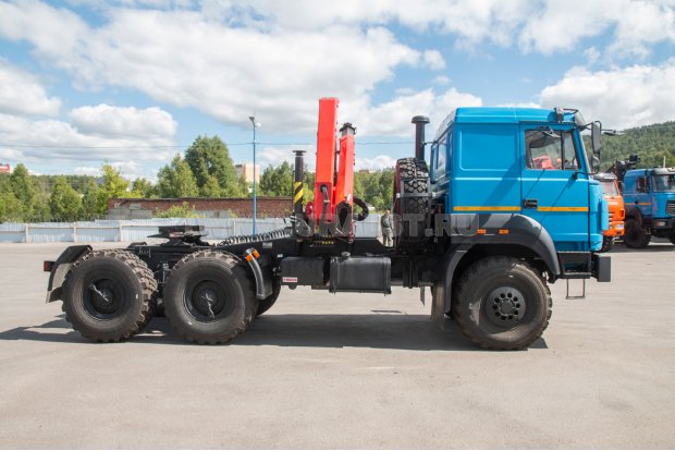 Седельный тягач с КМУ ИМ 150N УСТ 5453 Урал 44202-82Е5