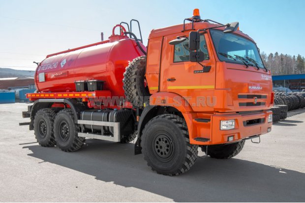 Автоцистерна вакуумная для нефтепродуктов АКН-10 ВК УСТ 5453 Камаз 43118-50 дополнительные трубы для сбора нефти, сп.м., доработка под ДОПОГ