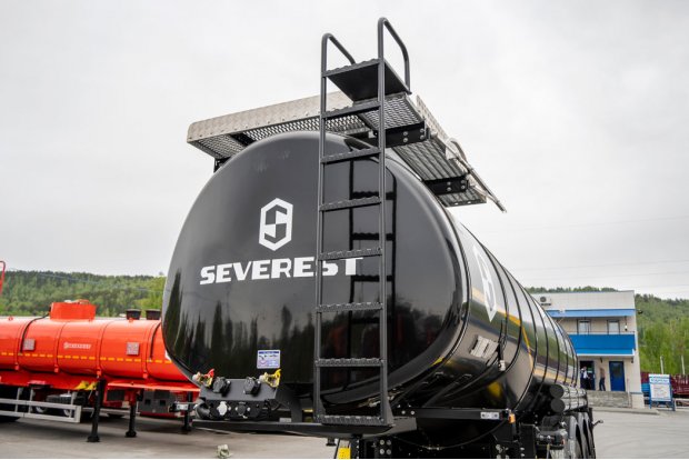 Лестница для подъема на площадку обслуживания цистерны