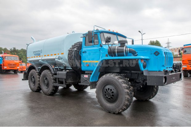 Автоцистерна для воды АЦПТ-8НО УСТ 5453 Урал 5557-1112-60 насос, обогрев