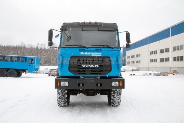 Седельный тягач с КМУ ИМ-240 УСТ 5453 Урал 5557-4551-82, сп.м