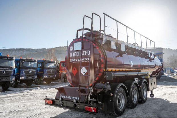 Лестница для подъема на площадку обслуживания цистерны