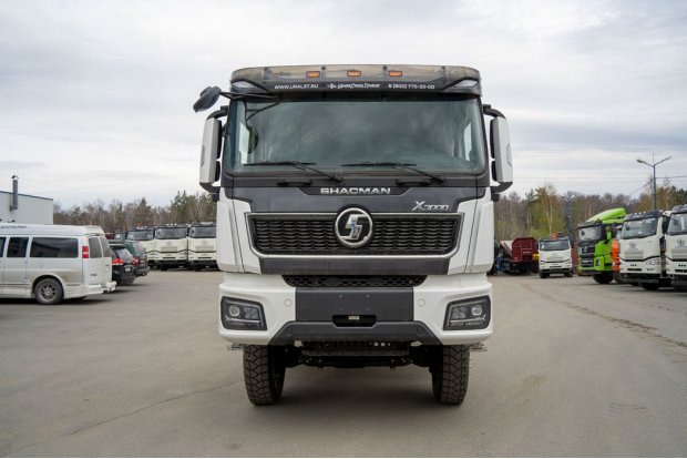 Контейнеровоз УСТ 5453 SHACMAN SX32586V385 6х6, база 4575мм (без бортов) ДОПОГ