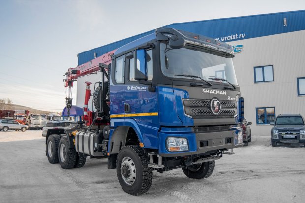 Седельный Тягач УСТ 5453 с КМУ HUBEI SQ8S4 SHACMAN SX32586V385 (6х6), 315/80R22,5
