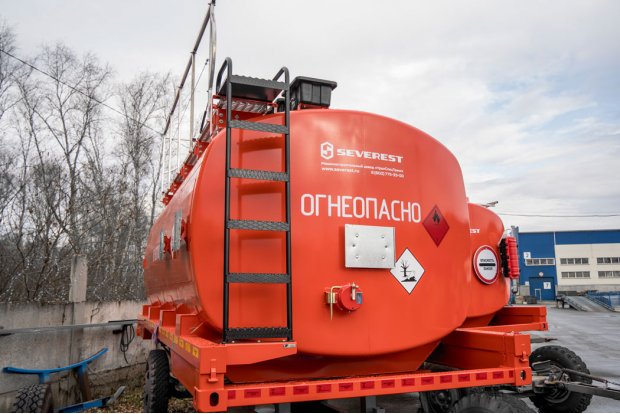 Лестница для подъема на площадку обслуживания цистерны