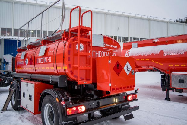 Лестница для подъема на площадку обслуживания цистерны