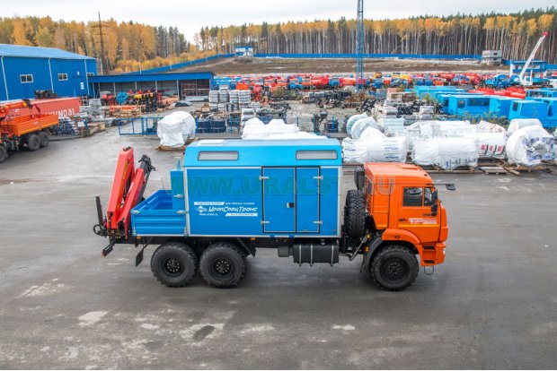 Передвижная авторемонтная мастерская (ПАРМ) на шасси Камаз 43118-46 с грузовой платформой и КМУ PK-15500C