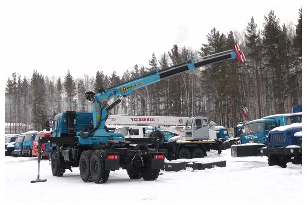 Седельный тягач Камаз с краном-манипулятором