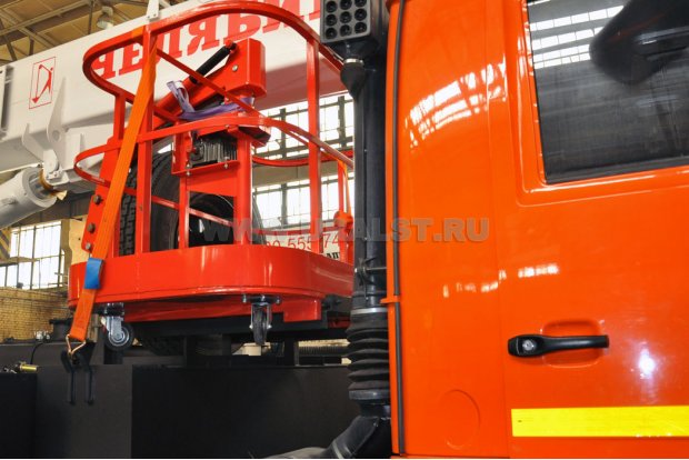 Автокран КС 55732 "Челябинец" КАМАЗ 43118 спальное место, люлька