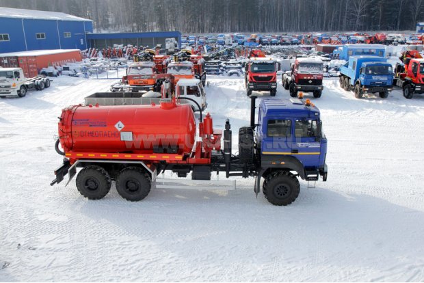 Автоцистерна АКН-10 на Урал 4320-80 