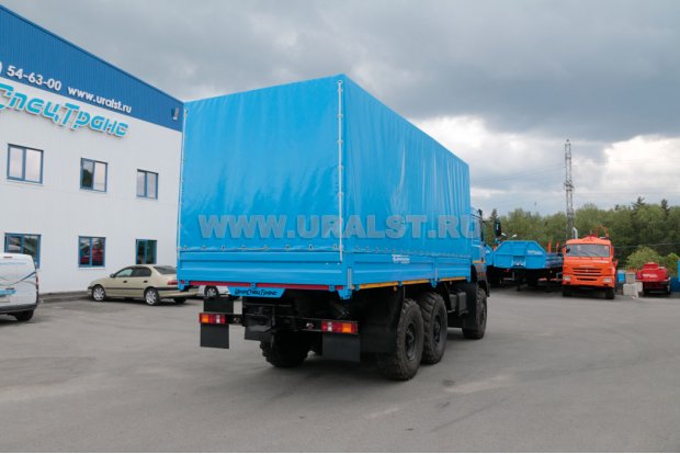 Бортовой автомобиль Урал М 5557