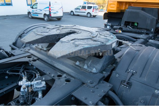 Седельно сцепное устройство