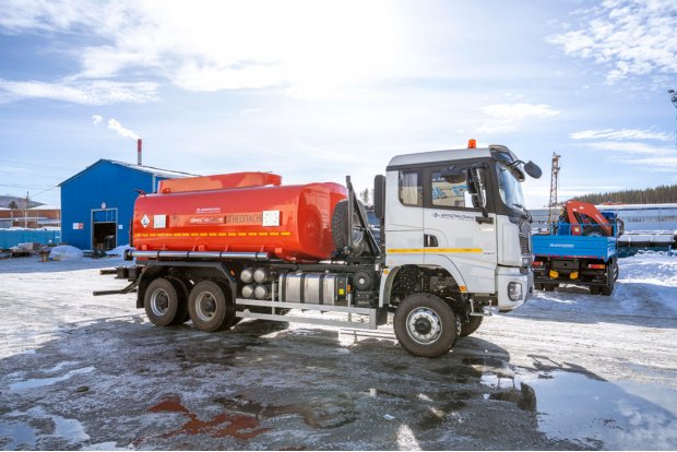 АТЗ-17-2 два отсека, УВТ-40, УСТ 5453, SHACMAN (ШАКМАН) SX32586V385 6х6, 315/80R22.5, КБ 4575 мм.