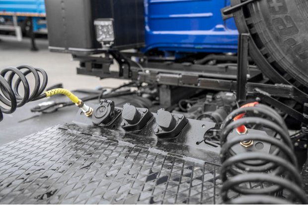 Разъемы пневмо-электро системы тягача