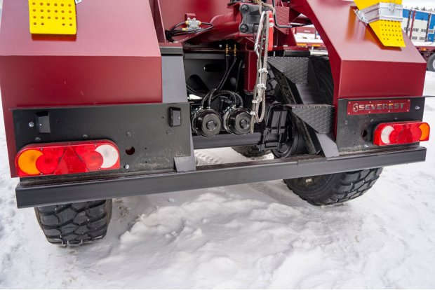 Заднее защитное устройство