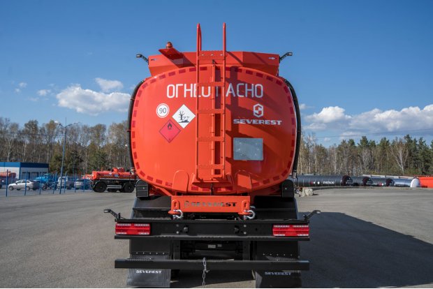 Лестница для подъема на площадку обслуживания цистерны