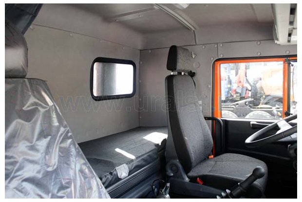Седельный тягач с КМУ PK-15500А УСТ 5453 Камаз 43118-RR (CUMMINS)