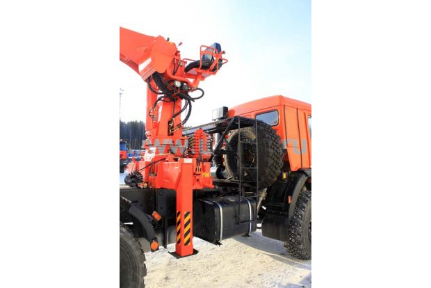 Седельный тягач с КМУ KS-1256G-II УСТ 5453 Камаз 53504-46 (44108)