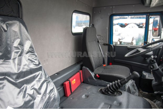 Автобус вахтовый 28 базовый УСТ 54535 Камаз 43118-50 сэндвич