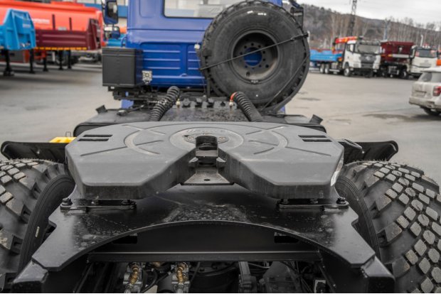 Седельно - сцепное устройство