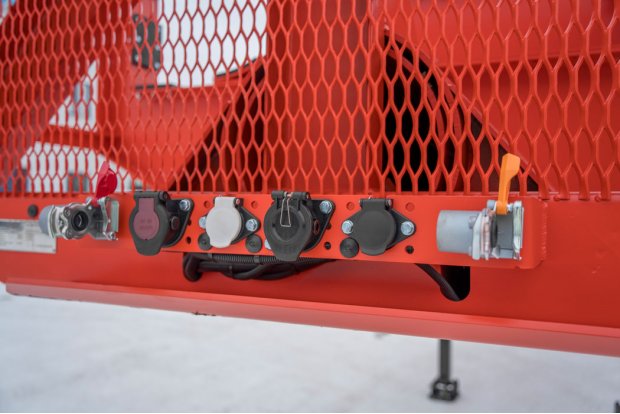 Разъемы для соединения электросистемы и пневмосистемы полуприцепа и тягача